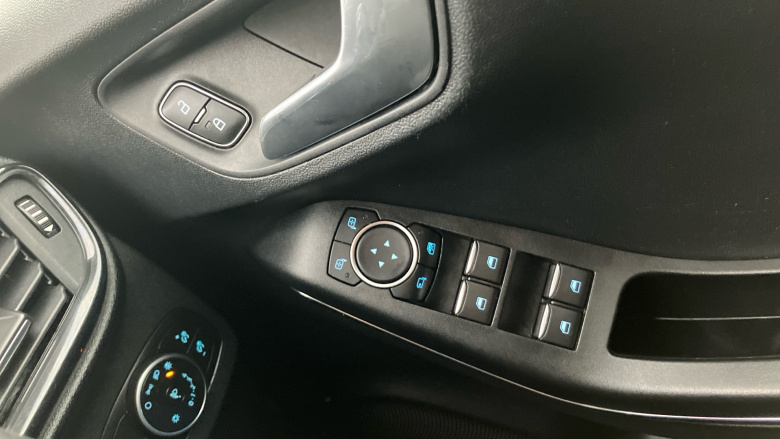 Ford Puma 1.0 EcoBoost Hybrid mHEV Titanium First Ed 5dr Petrol Hatchback